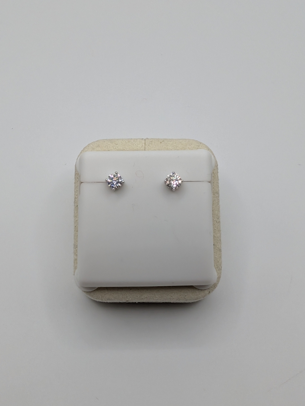 NWT 925 Sterling Silver 0.50 CTW Moissanite Screw Back Stud Earrings
